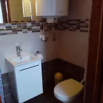 12 بيت للعطل *